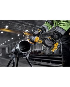 DWTDCG410VSB image(0) - DEWALT 20V MAX* XR&reg;Brushless Cordless 4-1/2-in. - 5-in. (114mm - 127mm) Variable Speed Paddle Switch Angle Grinder (Tool Only)
