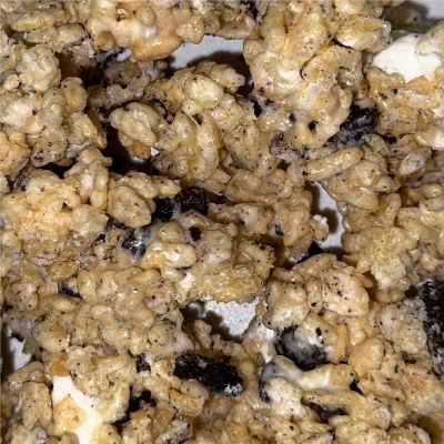 THS685937 image(0) - Tender Heifer Snack Co. Cookie and Cream Rice Crispy Treats - 5oz