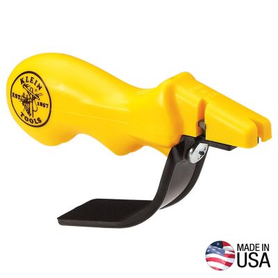 KLE48036 image(0) - Klein Tools Combination Knife and Scissors Sharpener